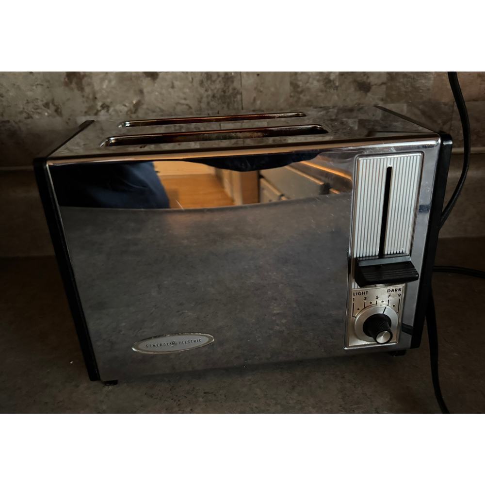 Vintage GE General Electric Automatic Popup Toaster 16T142 Chrome